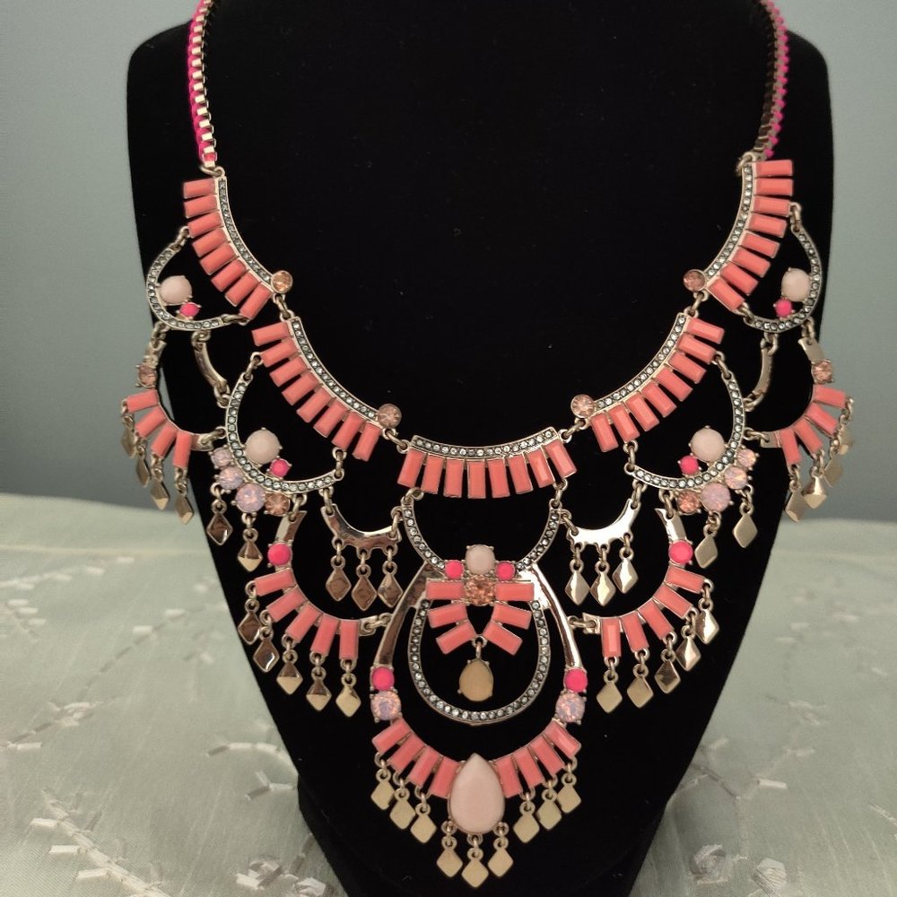 Kent & King bib necklace. 🌴 🌴 🌴